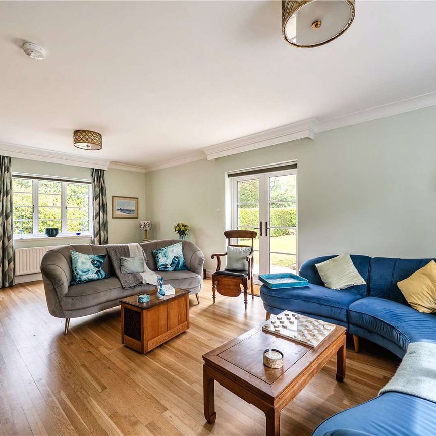 A beautifully appointed family home in the heart of the New Forest. - Photo 1