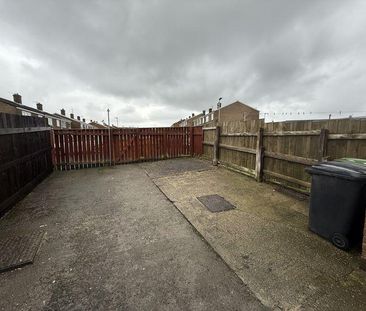 3 bedroom terraced house to rent - Photo 3