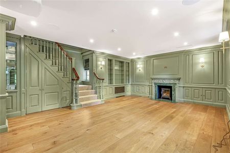 This magnificent Edwardian house sits within 0.9 of an acre of beautiful landscaped gardens with a 16th Century Grade II* listed Conduit House in the garden. - Photo 3