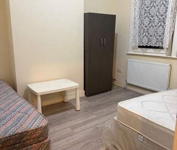 Room in a Shared House, Erskine Road, E17 - Photo 2