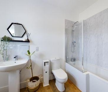 3 bedroom semi-detached bungalow to rent - Photo 4