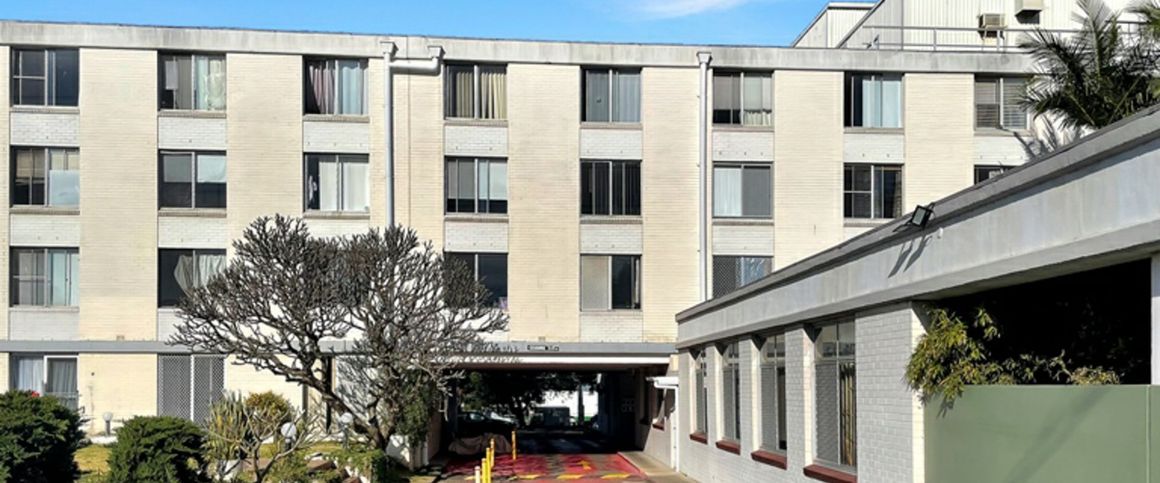 SELF CONTAINED STUDIO APARTMENT IN CONVENIENT LOCATION - Photo 1