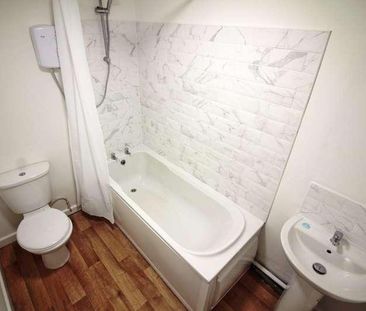 Crostons Road, BL8 - Photo 2