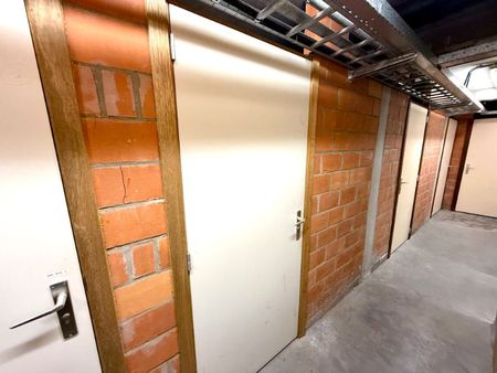 Instapklaar en ruim appartement met 2 slaapkamers en groot terras in hartje Deinze - Foto 2