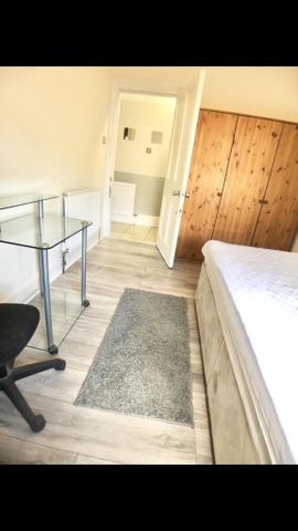 4 bedroom flat to rent - Photo 5