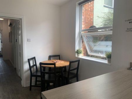 1 bedroom in a house share to rent - Photo 4