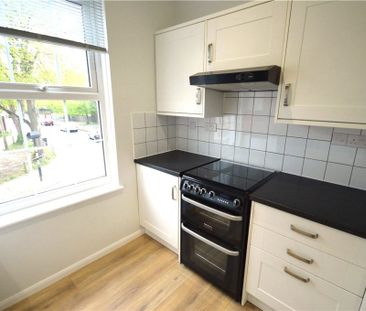 2 Bedroom Flat / Apartment - Eastgate Street, Winchester - Photo 1