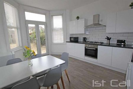 Wimborne Road, Southend On Sea, SS2 - Photo 2