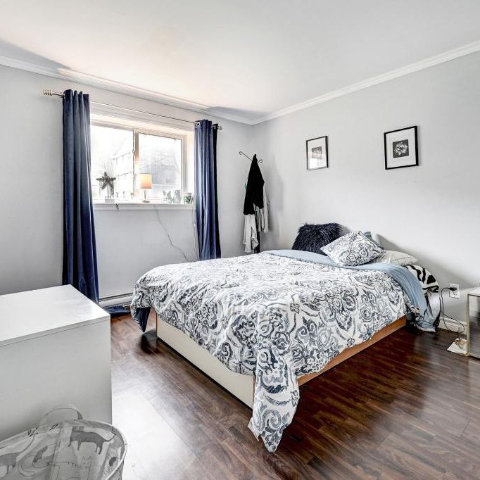 Chambre dans un Condo 5 1/2 - Photo 1