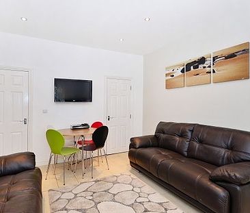 4 bedroom terraced house to rent - Photo 4