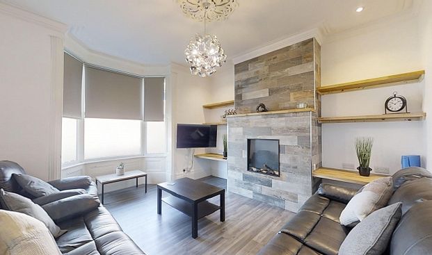 Charming 5-Bedroom, 2-Bathroom Property Near Hallam University with Renovated Living Room - Photo 1