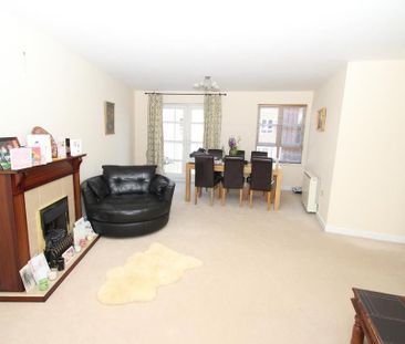 2 bedroom flat to rent - Photo 2