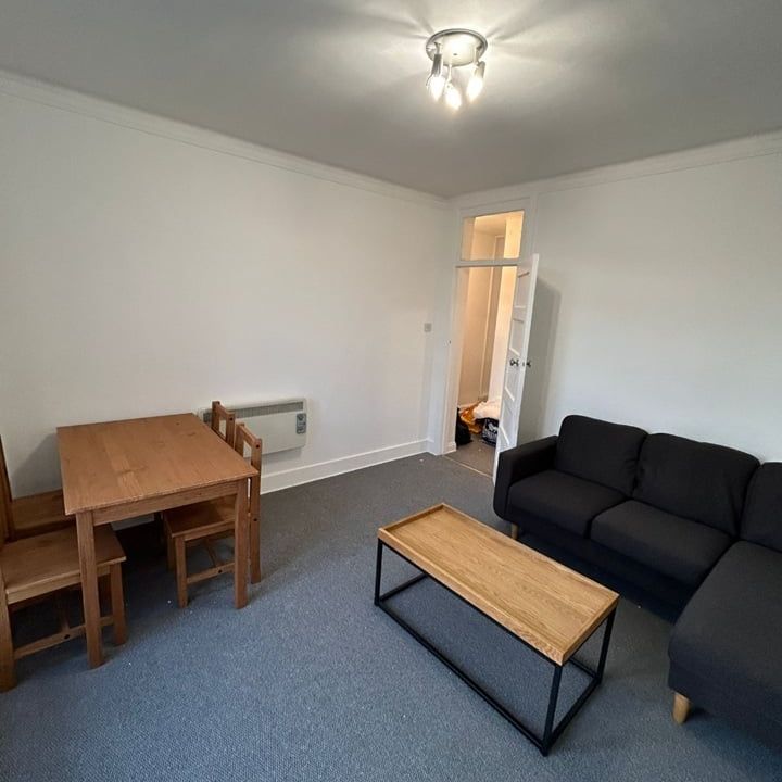 2 Bed Flat, Hartington Court, SW8 - Photo 1