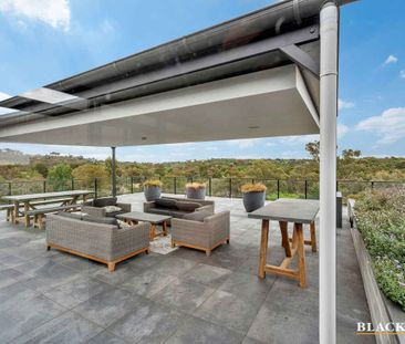 CHIC LUXURY AWAITS OPPOSITE JAMISON PLAZA - Photo 2