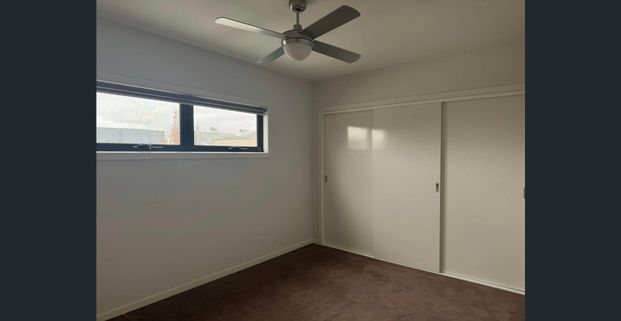 Charming 2-Bedroom Townhouse in Caroline Springs - Photo 1