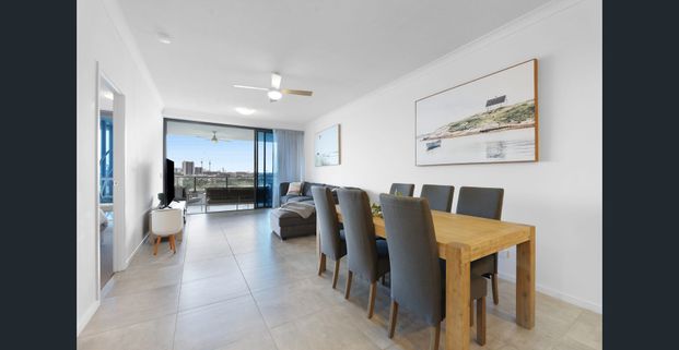 Fully Furnished Modern Apartment – Prime Varsity Lakes Location - Photo 1