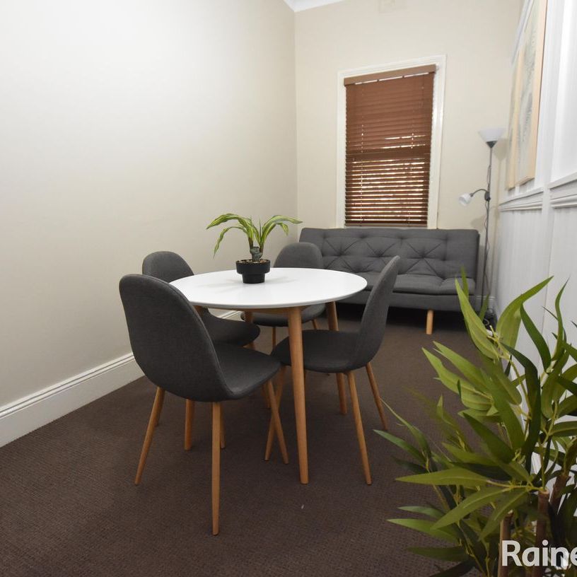 Fully Furnished & Central Apartment - Photo 1