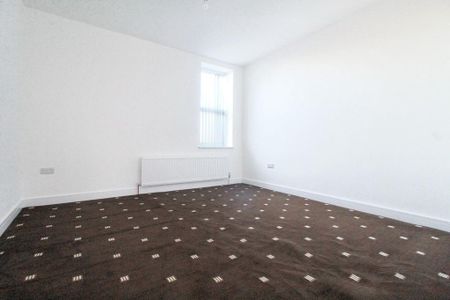 4 bedroom flat to rent - Photo 4
