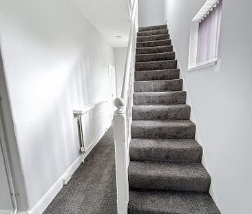 3 bedroom flat to rent - Photo 2