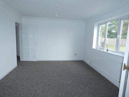 4 bedroom detached house to rent - Photo 2