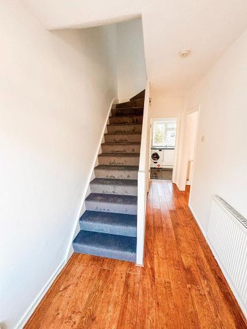 3 bedroom detached house to rent - Photo 3