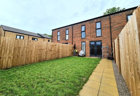 3 Bed Terraced House, Ribot Walk, M6 - Photo 2