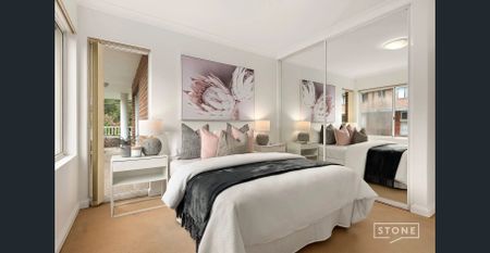 Prominently positioned three-bedroom apartment! - Photo 3