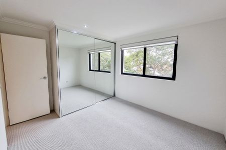BRIGHT APARTMENT IN ULTRA CONVENIENT LOCATION - Photo 5