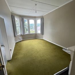 Large central Charming 1 bedroom flat (refurbished - Photo 1