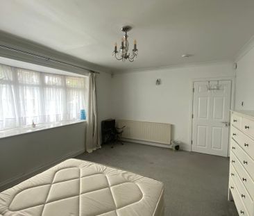 1 bedroom in a house share to rent - Photo 3