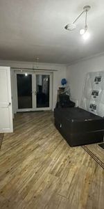 Room in a Shared House, Charlton Crescent, IG11 - Photo 3