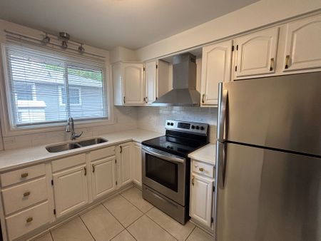 For Lease - 3857 Panama Court Unit# Upper unit, Niagara Falls, Ontario - Photo 4