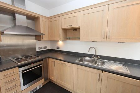 2 bedroom penthouse to rent - Photo 4