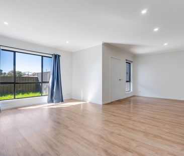 Modern, Stylish & Sleek Living in Prime North Albury Location - Photo 1