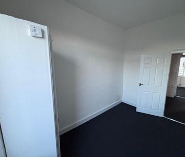 3 bedroom flat to rent - Photo 5