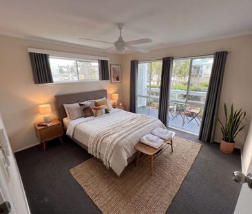 Spacious Upper-Level 3-Bed Unit | Convenient & Low-Maintenance - Photo 5