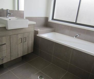 Executive Home with Fully Ducted A/C - Photo 6