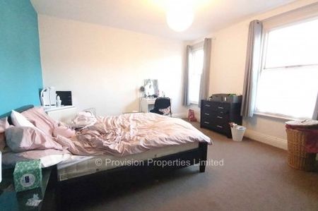 5 Bed Student Houses Leeds - Photo 3
