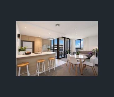 Stylish One-Bedroom Apartment in Prime Broadbeach Location - Photo 2
