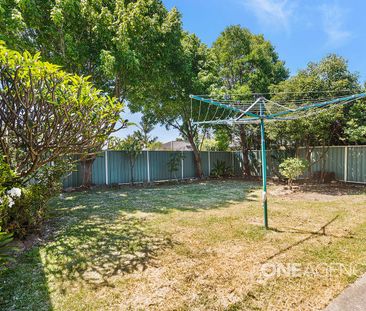 SPACIOUS FAMILY HOME WITH MULTIPLE LIVING AREAS - Photo 4