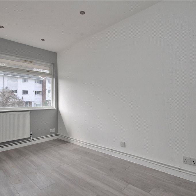 Guildford Park Avenue, Guildford, Surrey, GU2 7NN - Photo 1