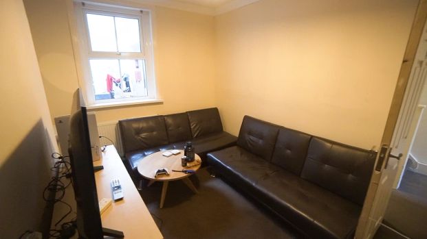 To Rent Garfield Avenue, Springbourne, Bournemouth, BH1 £1,720 pcm Tenancy Info - Photo 1