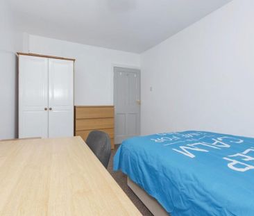 4 bedroom terraced house to rent - Photo 3