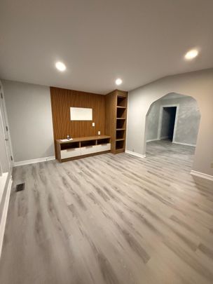 For Lease - 572 Oak Avenue, Windsor, Ontario - Photo 1