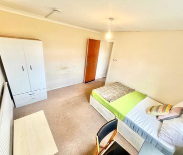 Room in a Shared House, Ivy Road, E16 - Photo 5