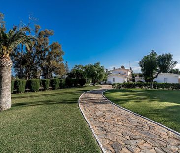 5 bedroom luxury Villa for rent in Guadalmina, Andalusia - Photo 2