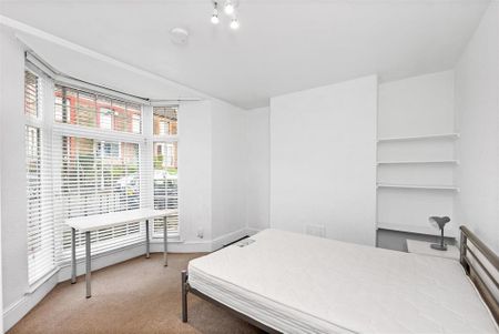 4 bedroom terraced house to rent - Photo 4