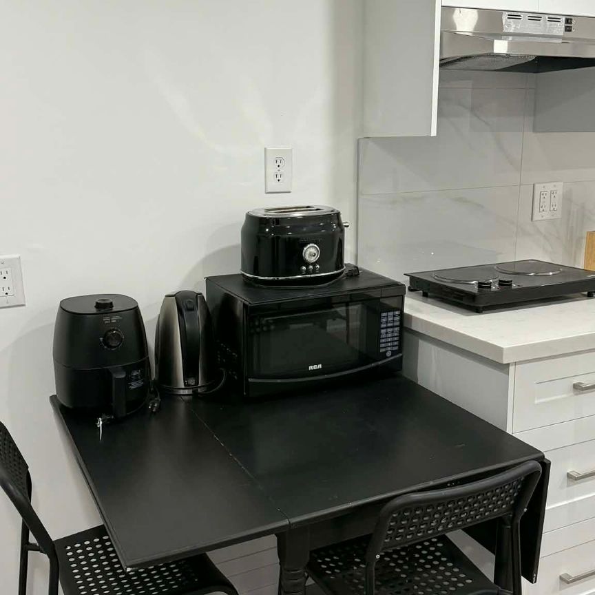 For Lease - 546 Karen Park Crescent, Mississauga, Ontario - Photo 1