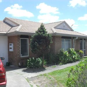 3 Bedroom Burswood Property&excl;&excl; - Photo 2