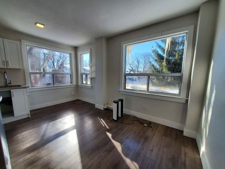 For Lease - 212 Monarch Park Avenue Unit# Upper, Toronto, Ontario - Photo 2